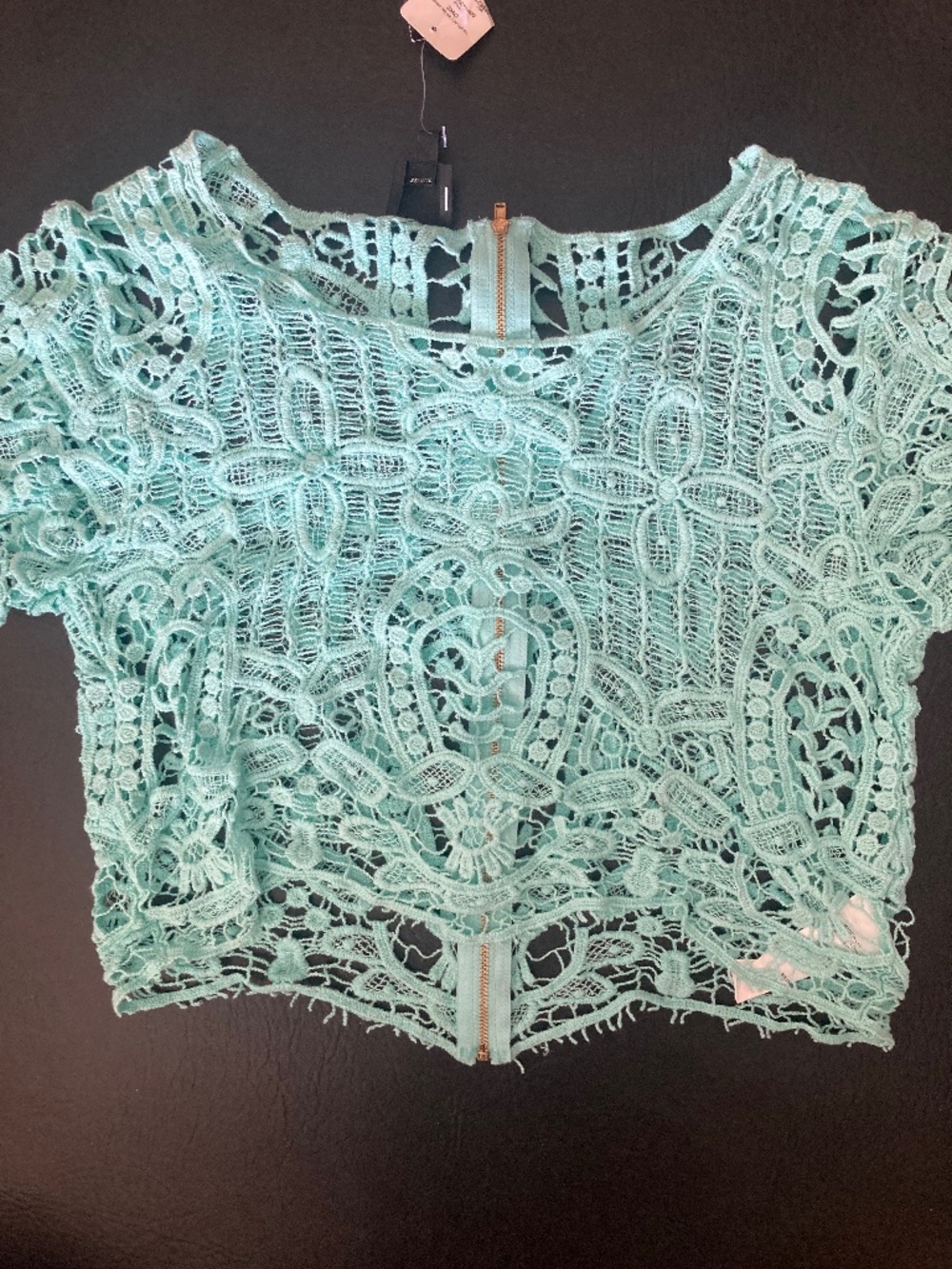 NWT bebe 2b baby blue crochet floral lace zipper back cropped top s small